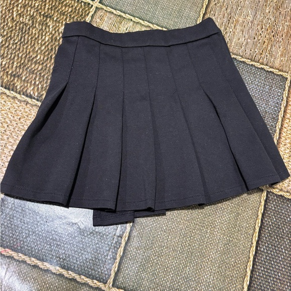 Zara Black Pleated Mini Skirt with Buckle - Picture 2 of 2